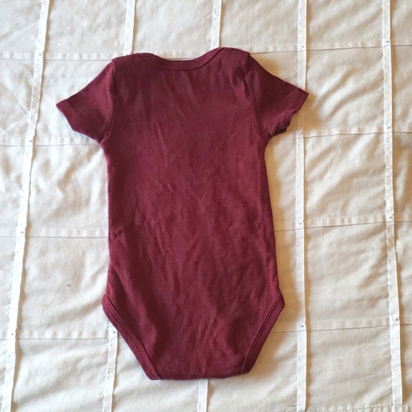 π CALVIN KLEIN - Burgundy Onesie - Size 18M - Picture 2 of 5